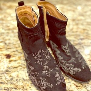 Black western bootie